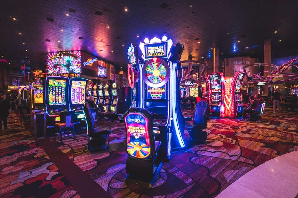 How Slot Machines Play with Your Mind