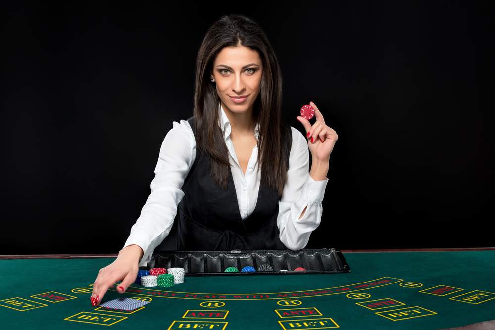 The Allure of Live Dealer Games: Bridging the Gap Between Online and Land-Based Casinos