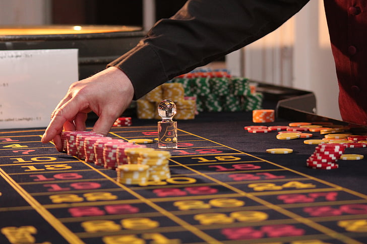 The Thrill of Live Dealer Games: Advantages and Popular Titles